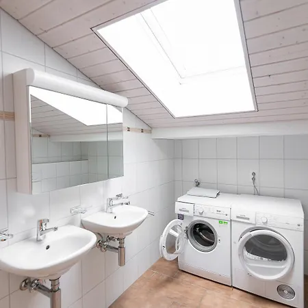 アパートホテル Aparthotel-almgasthaus Gemsli - A Bisal Oesterreich Ueberm Schweizer Rheintal